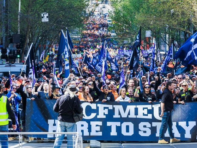 MELBOURNE, AUSTRALIA - Newswire Photos September 18, 2024: Thousands of construction workers strike in Melbourne CBD during a CFMEU rally. Picture: NewsWire / Aaron Francis