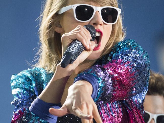 Taylor Swift performs during her 1989 World Tour in Vancouver, B.C., on Saturday, August 1, 2015. THE CANADIAN PRESS/Jonathan HaywardTaylor Swift performs during her 1989 World Tour Saturday, Aug. 1, 2015, in Vancouver, British Columbia. (Jonathan Hayward/The Canadian Press via AP) MANDATORY CREDIT