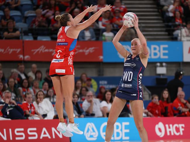 SYDNEY, AUSTRALIA - MAY 12: Joanna Weston of the Vixens and Paige Hadley of the Swifts in action during the round five Super Netball match between NSW Swifts and Melbourne Vixens at Ken Rosewall Arena on May 12, 2024 in Sydney, Australia. (Photo by Jason McCawley/Getty Images)