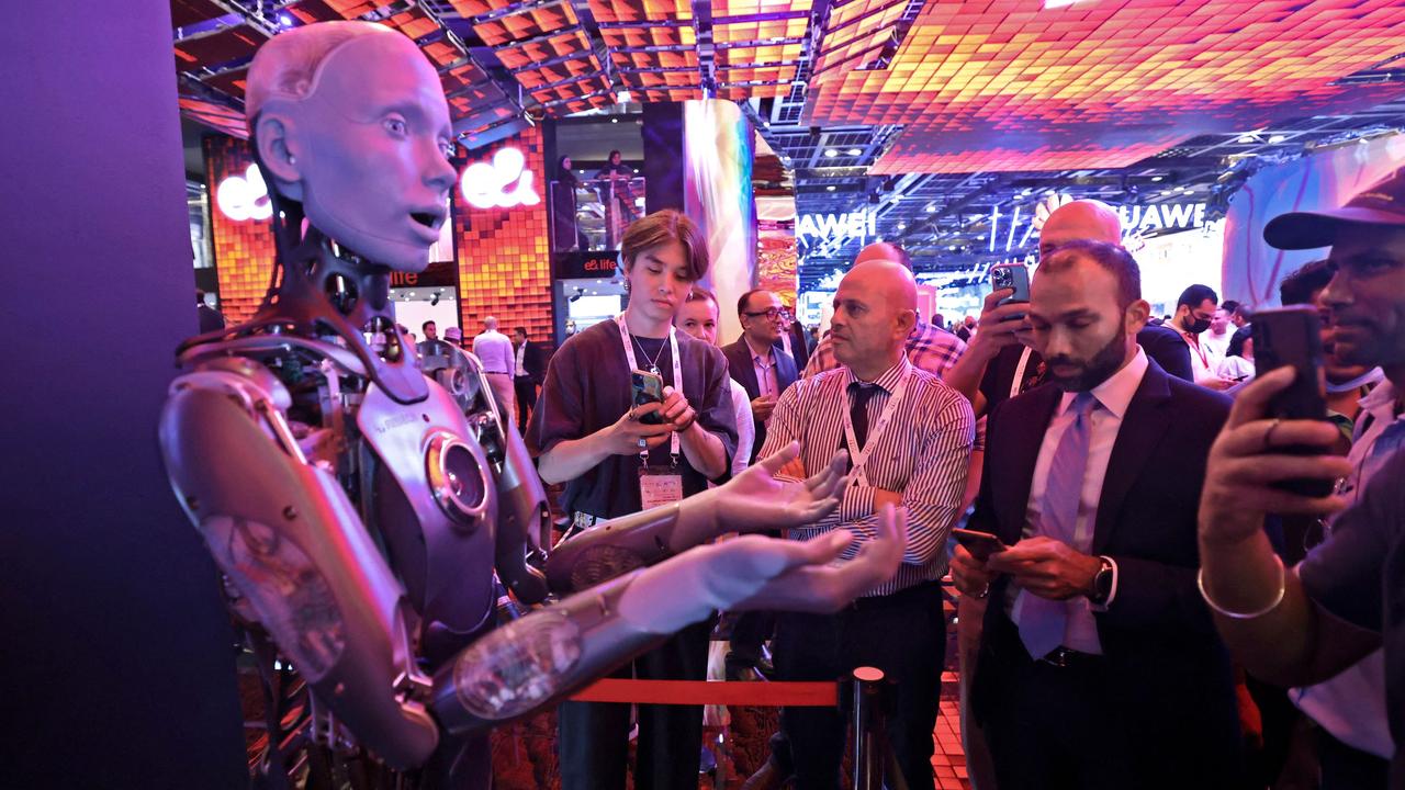 Ameca vs. Sophia; Lifelike vs. AI - Robots of CES 