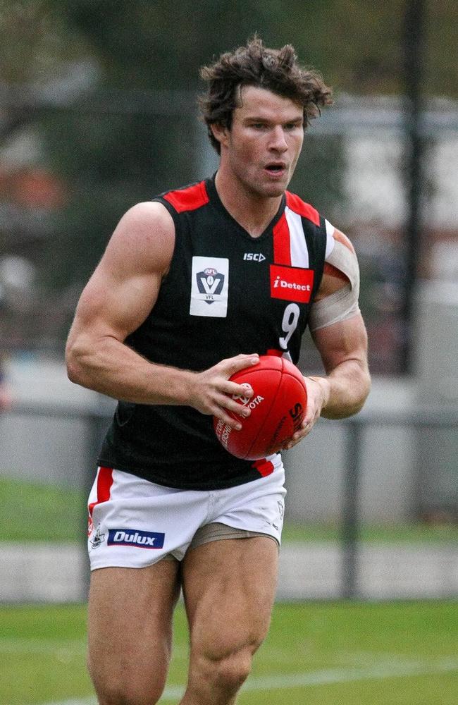 Nathan Freeman on the burst against North Melbourne: Pic: Matt Walker.