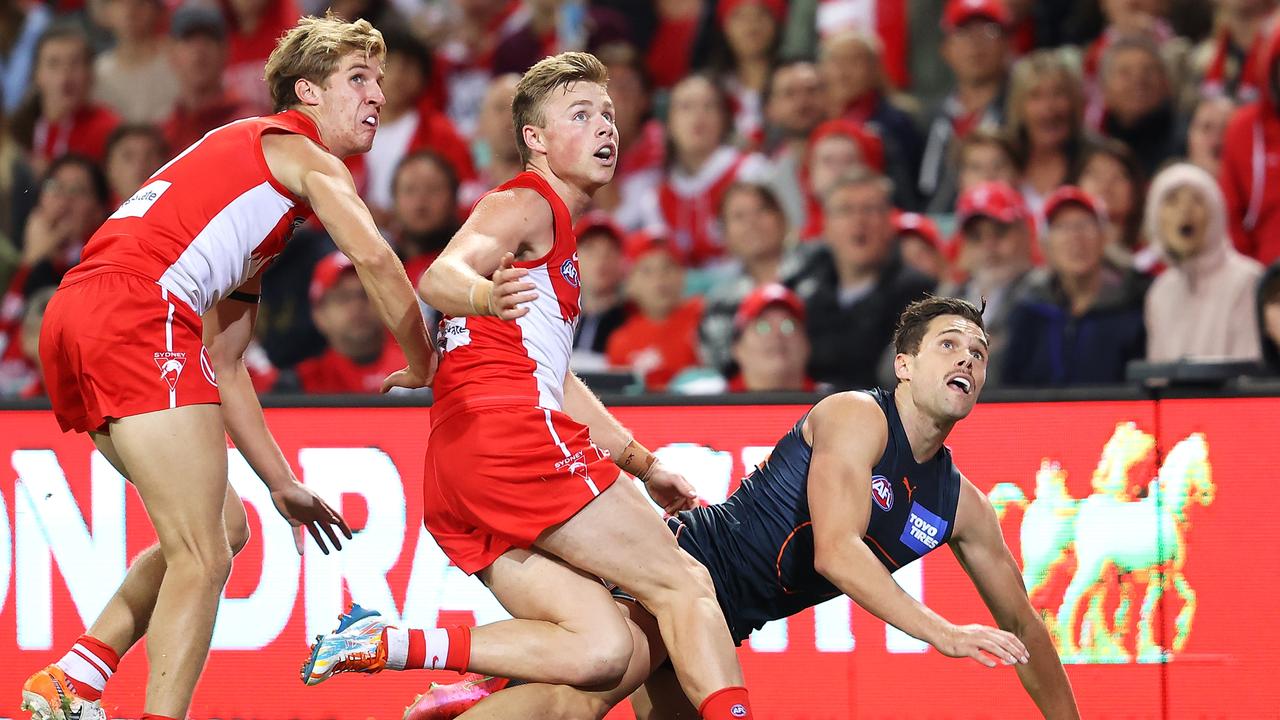 Josh Kelly of the Giants kicks a late goal. Picture: Mark Kolbe