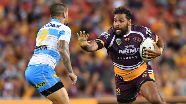 Sam Thaiday gives Nathan Peats a don’t argue.