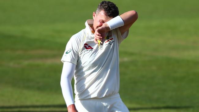 Australian paceman Peter Siddle battles through the Ashes finale. Picture: Getty Images