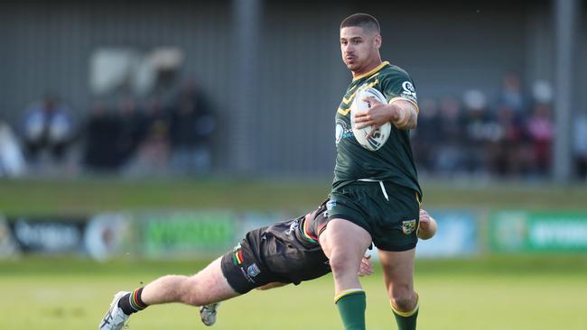 Zane Ricket on the charge for Wyong. Photo: Sue Graham