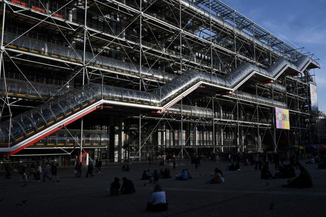 Art lovers mob Paris’s Pompidou Centre ahead of five-year closure