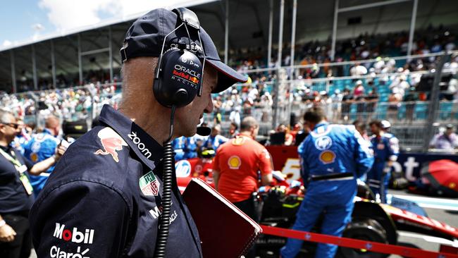 Adrian Newey takes a glance at Ferrari’s car. (Photo by Chris Graythen/Getty Images)