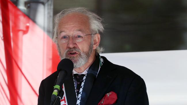 Father of Julian Assange, John Shipton, addresses a pro-Palestine rally. Picture: David Crosling