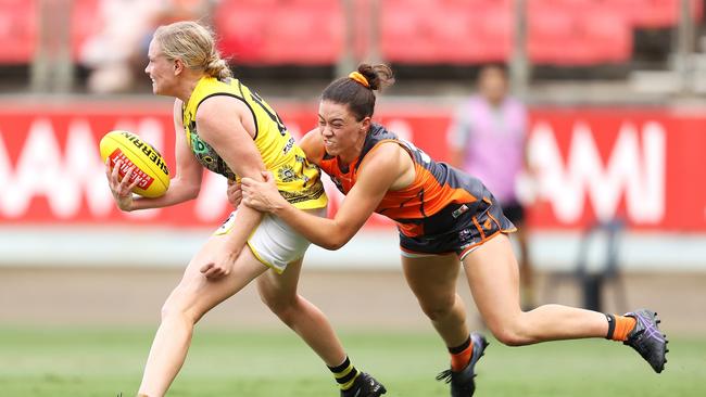 Sarah D'Arcy of the Tigers is tackled by Giant Emily Pease. Picture: Mark Kolbe/Getty Images