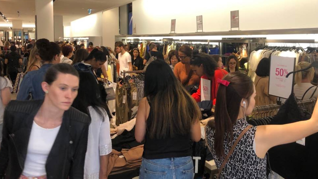 Black Friday sales Australia: Sydney CBD stores Zara, Myer packed ...