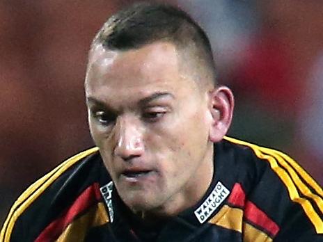 HAMILTON, NEW ZEALAND - JULY 04: Aaron Cruden of the Chiefs skips inside Jack Lam of the Hurricanes during the round 18 Super Rugby match between the Chiefs and the Hurricanes at Waikato Stadium on July 4, 2014 in Hamilton, New Zealand. (Photo by Jason Oxenham/Getty Images)