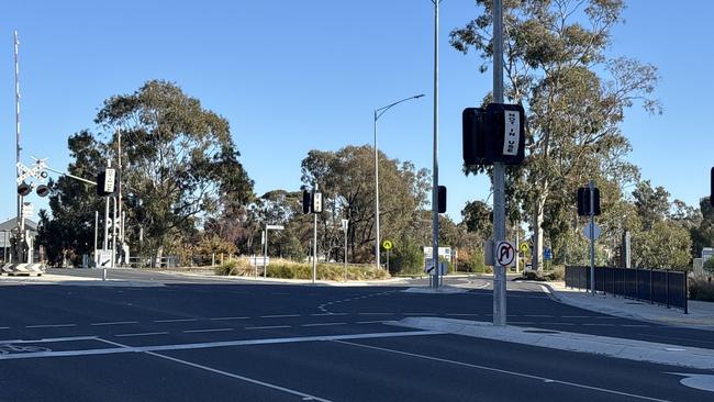 Traffic lights at the intersection of Wyndham Street and MacIntosh Street, near the Shepparton Art Museum cannot be turned on until they are linked to the rail signals.
