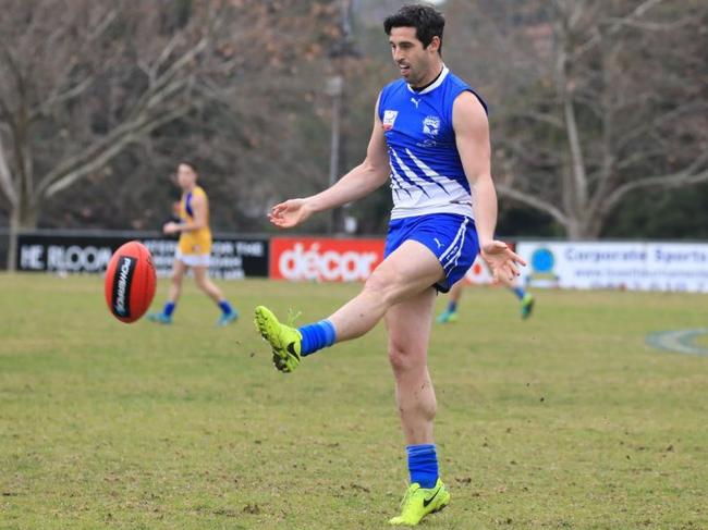 Leigh Osborne gets a kick away for East Ringwood. Picture: Field of View Sports Photography