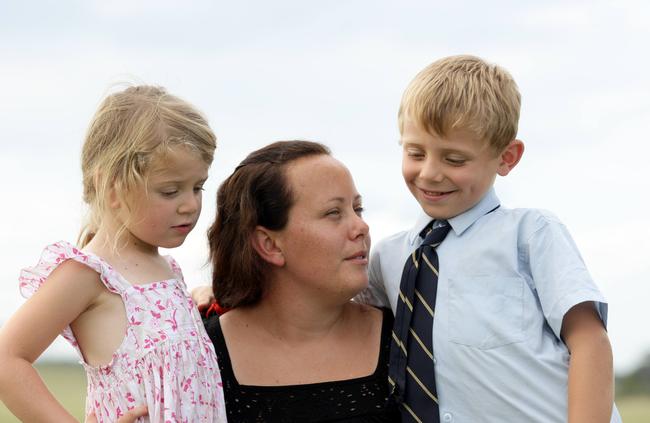 Natasha with children Bailey and Paris in 2008.