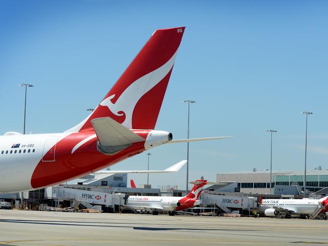 MELBOURNE, AUSTRALIA - NewsWire Photos NOVEMBER 22, 2021: QANTAS resumes international flights from Melbourne with a plane leaving for Singapore. Picture: NCA NewsWire / Andrew Henshaw
