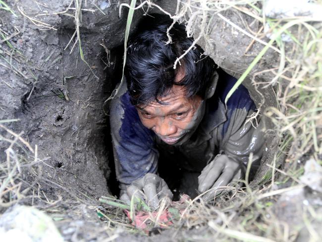 Trusted prisoner Burhan is about to join out fo the tunnel used by four inmates to escape. Picture: Zul Edoardo