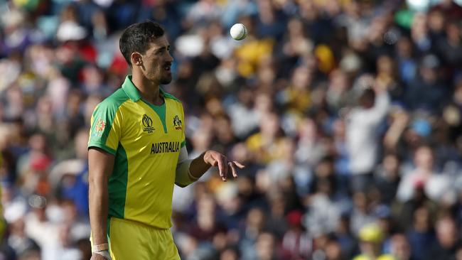 Australia's Mitchell Starc prepares to bowl during the 2019 Cricket World Cup group stage match between Sri Lanka and Australia at The Oval in London on June 15, 2019. (Photo by Ian KINGTON / AFP) / RESTRICTED TO EDITORIAL USE