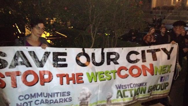 The first meeting of the new Inner West Council in Sydney was shut down after hundreds of chanting protesters refused to allow the council's administrator speak.