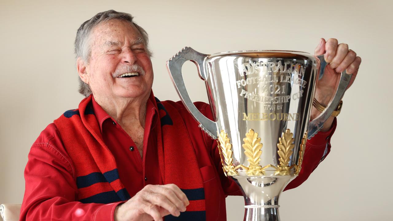 Ron Barassi with Melbourne’s 2021 premiership trophy.