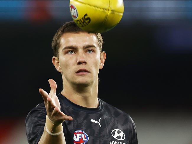 MELBOURNE, AUSTRALIA - APRIL 30: Jack Carroll of the Blues warms up before the round seven AFL match between the Carlton Blues and the North Melbourne Kangaroos at Marvel Stadium on April 30, 2022 in Melbourne, Australia. (Photo by Daniel Pockett/Getty Images)