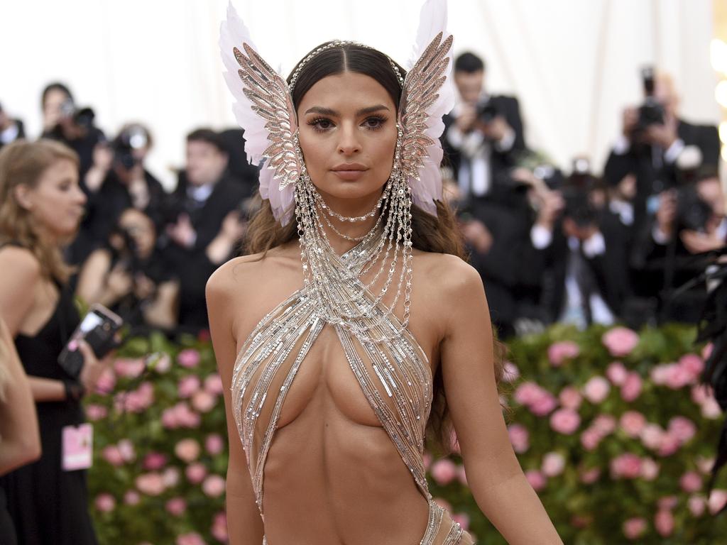 But while the glitzy silver gown was undoubtedly showstopping, her abs stole the show. Picture: Evan Agostini/Invision/AP