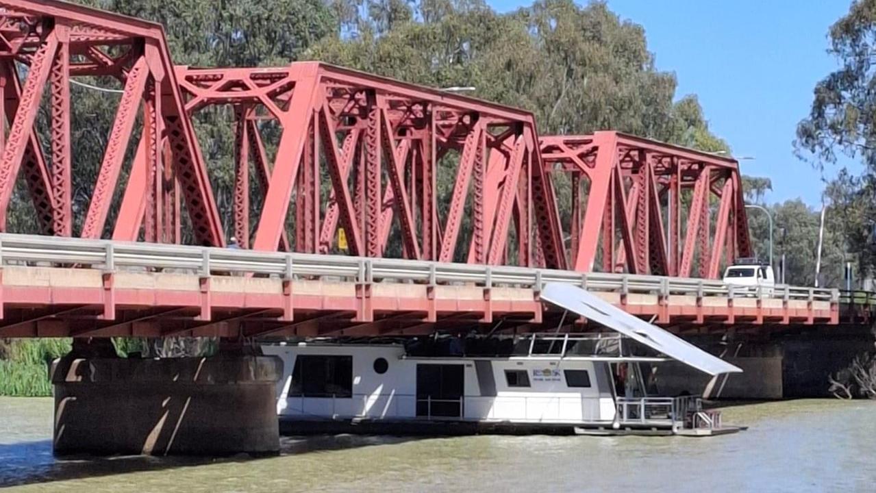 Houseboat has lost its roof under the Paringa / Renmark Bridge. Picture: Lucie Helm