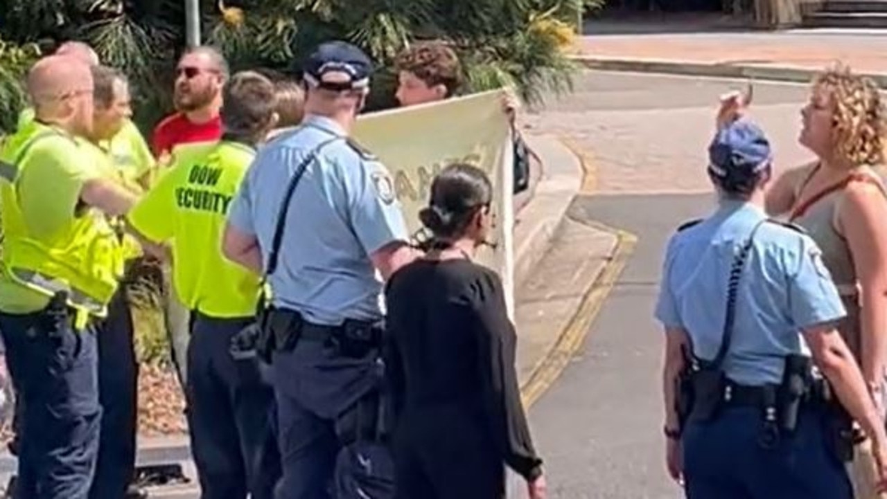 Anthony Albanese Heckled By Wollongong Uni Students About Refugees ...