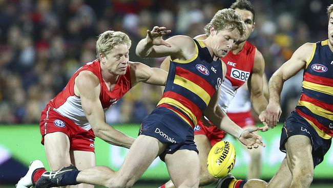 Rory Sloane gets away from Isaac Heeney. Picture: Sarah Reed