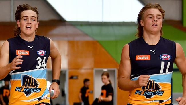 Jed Daniels and Oskar Smartt of the Bendigo Pioneers in action during the testing Day at Maribyrnong College in March. Photo by Josh Chadwick/AFL Photos via Getty Images