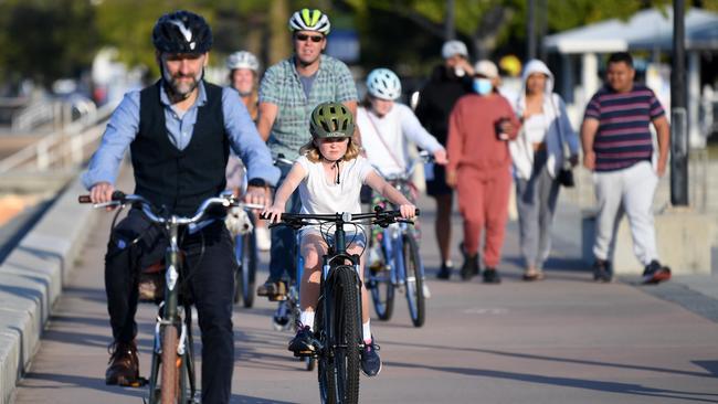 People enjoy the end of lockdown at the Wynnum foreshore. Picture: NCA NewsWire / Dan Peled