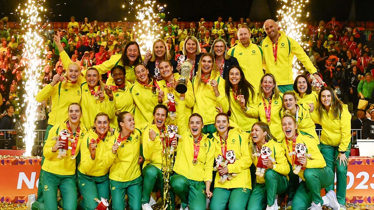 The entire Diamonds squad and coaching staff celebrate the World Cup win. (Photo by Ashley Vlotman/Gallo Images/Netball World Cup 2023 via Getty Images)