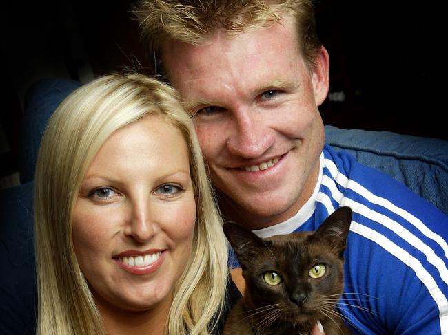 10/02/2003. Tania Minnici and Nathan Buckley with their cat Chick.