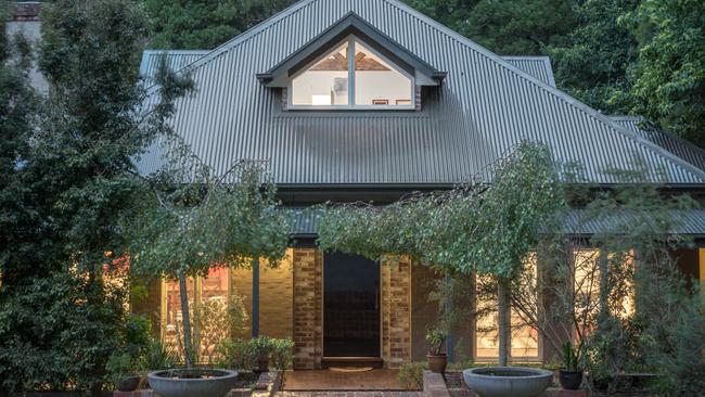 119 Ridge Rd, Mt Dandenong has a facade inspired by a vineyard.