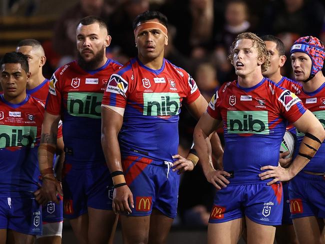 NEWCASTLE, AUSTRALIA - MAY 19: Knights players look dejected during the round 11 NRL match between the Newcastle Knights and the Brisbane Broncos at McDonald Jones Stadium, on May 19, 2022, in Newcastle, Australia. (Photo by Cameron Spencer/Getty Images)