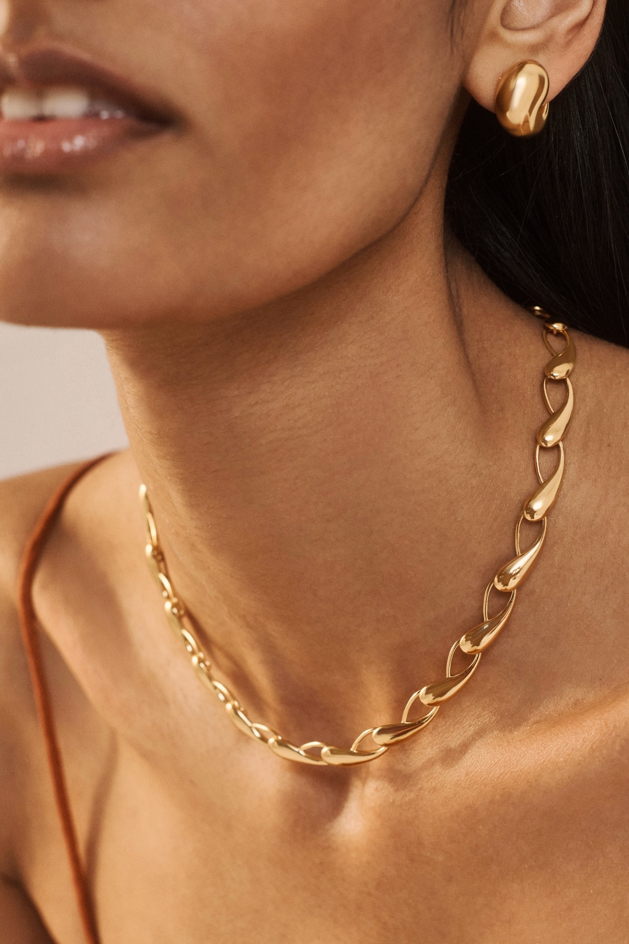 Gold necklace deals women chain