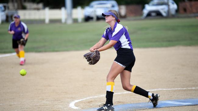 Hervey Bay talent Chelsea Zunker pitches. Photo: Cody Fox