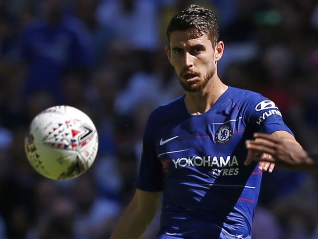 Chelsea's Italian midfielder Jorginho (L) passes the ball around Manchester City's Brazilian midfielder Fernandinho during the English FA Community Shield football match between Chelsea and Manchester City at Wembley Stadium in north London on August 5, 2018. / AFP PHOTO / Ian KINGTON / NOT FOR MARKETING OR ADVERTISING USE / RESTRICTED TO EDITORIAL USE