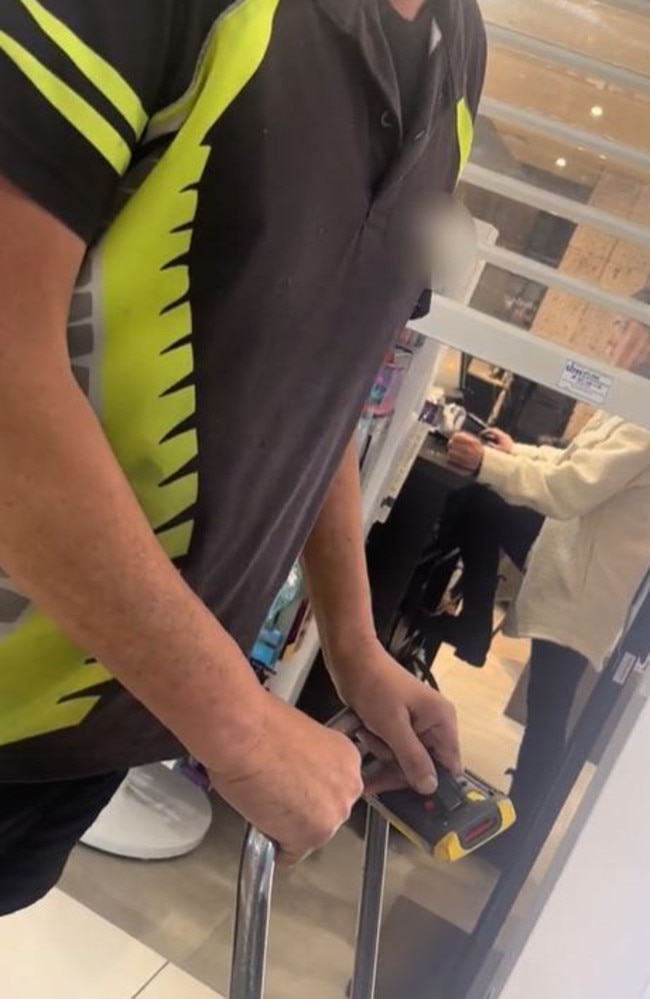 A retail worker has called out a delivery driver. Picture: TikTok/@lil_grim