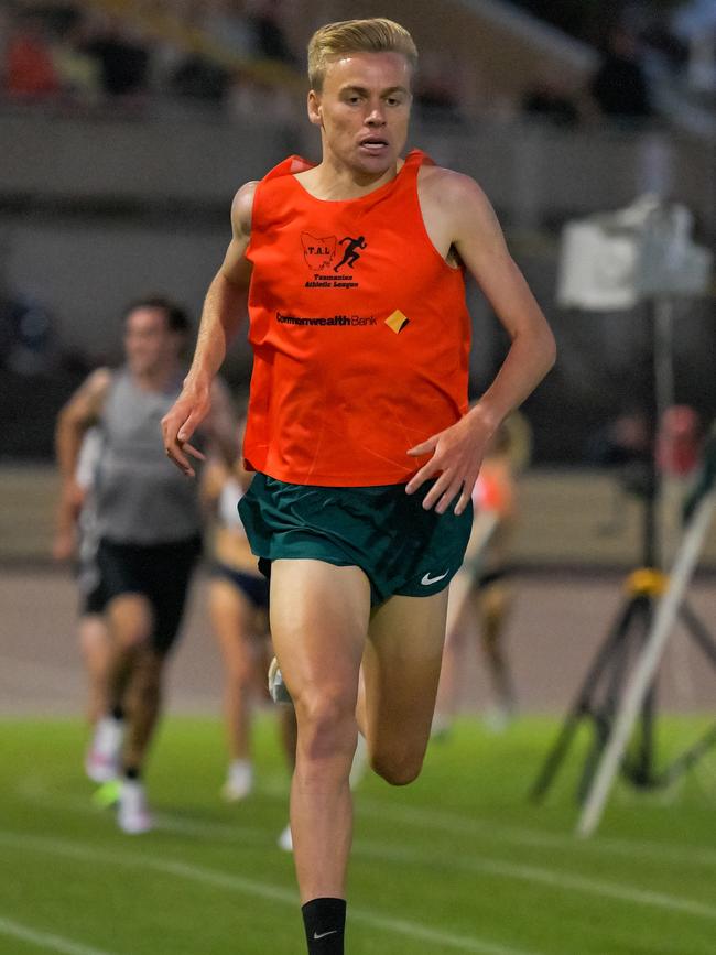 Stewart McSweyn racing in Tasmania.