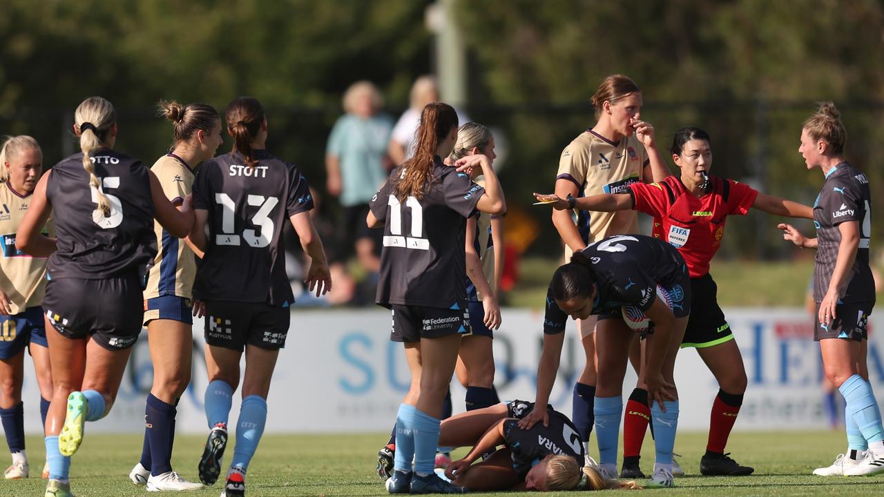 Referee Asaka Koizumi separates Jets and Melbourne City players following a tackle on Holly McNamara. Picture: Scott Gardiner/Getty Images