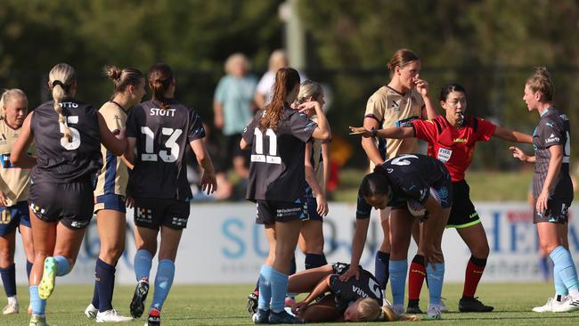 Referee Asaka Koizumi separates Jets and Melbourne City players following a tackle on Holly McNamara. Picture: Scott Gardiner/Getty Images