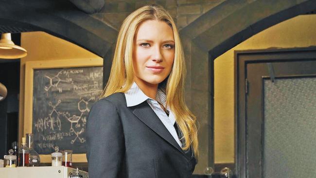 Anna Torv as FBI agent Olivia Dunham in JJ Abrams’ <i>Fringe</i>.