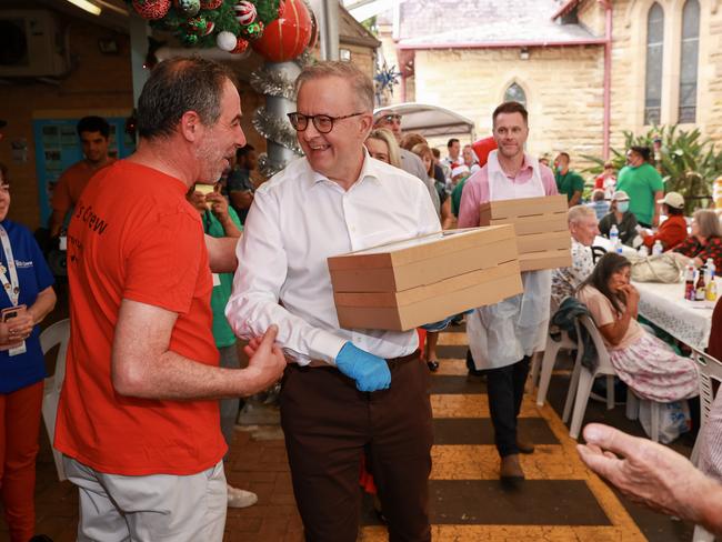 NSW Labor leader Chris Minns was also on hand to help out. Picture: Justin Lloyd