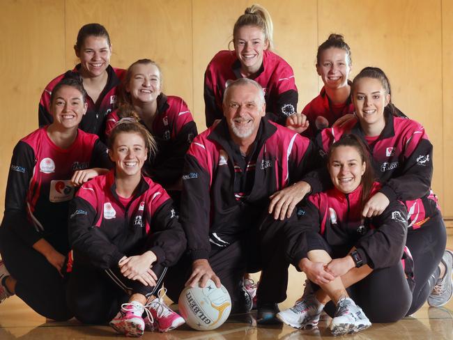 Now back at training, Tango Netball Club coach Scott Waddington is fighting bowel cancer. At Wynn Vale with players (LtoR back) Ashleigh Thiel, Sarah Raper, Jess ward, Charlotte Veart, Jessica Curnow, Kelsey Williams, and (LtoR front), Che Revill, Scott, and Carla Roocke, 20 June 2018. (AAP Image/Dean Martin)