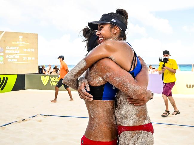 Mariafe Artacho del Solar and Taliqua Clancy (right)