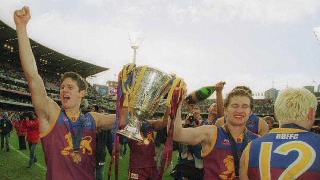 28/09/2002. Aaron Shattock and Luke Power with premiership cup. 2002 Grand Final. Brisbane Lions v Collingwood. MCG.