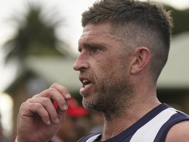 Kris Pendlebury addresses his players in the grand final. Picture: Valeriu Campan