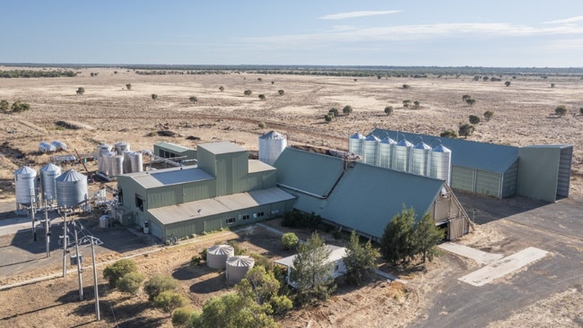 Receivers are selling the 40ha Hillston Mill site, located at 516 Mossgiel Rd.