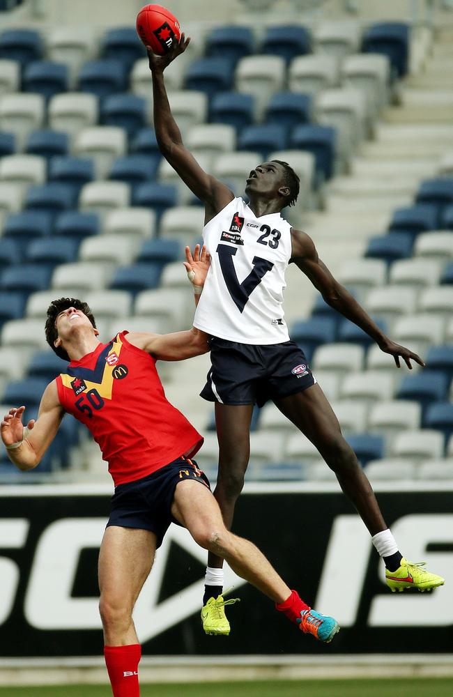 Gach Nyuon rucking for Vic Country at the 2015 national under-18 championships.