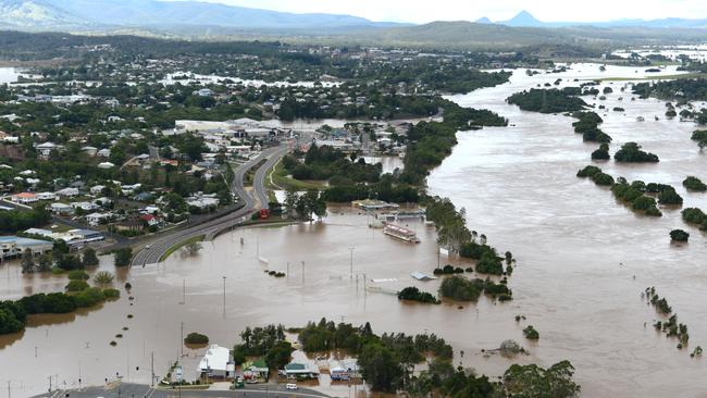 Looking south east with albert Park flooded. 2013 aerial flood pictures of Gympie. Photo Craig Warhurst / The Gympie Times